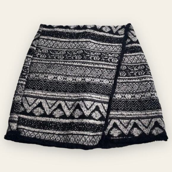 H&M short black & white striped boho knit faux wrap skirt size 2 - Picture 1 of 6